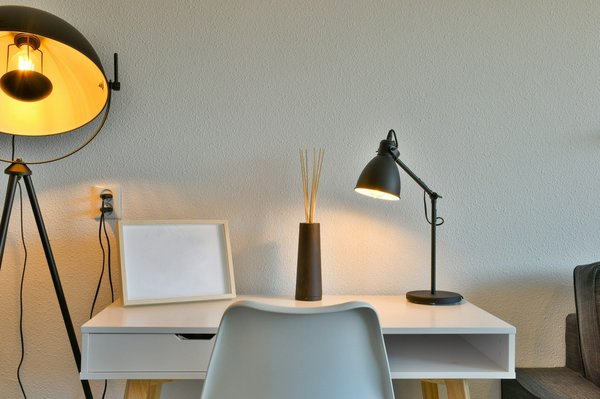 Lampe de bureau design moderne : élégance et fonctionnalité